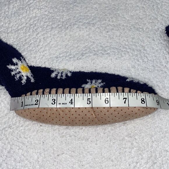 Old Navy Girls Printed Slippers Sock(Size Medium) - Picture 6 of 6